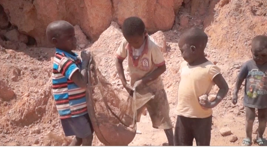 LES ENFANTS DANS LES MINES